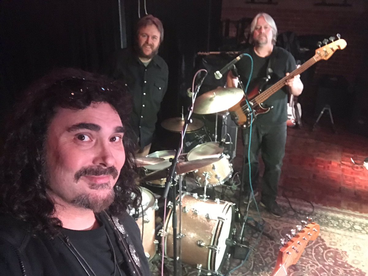 AlastairGreene's tweet photo. Amazing time at Soho tonight with the fellas! Thanks to all that attended the first annual #rockinblues #hellraising #holidayjoedown 🎸🎵 https://t.co/aTKC9dzXDI