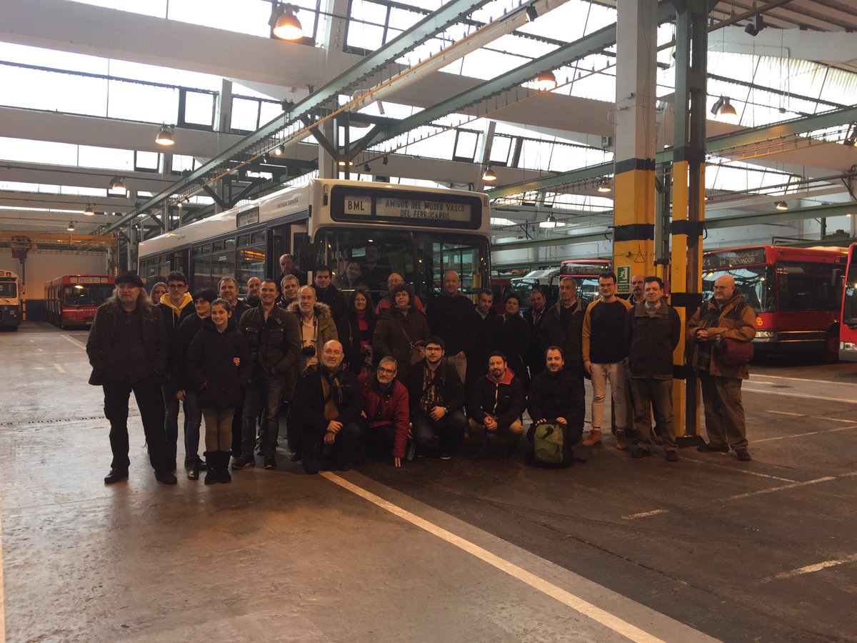 aemtbus's tweet photo. Hoy nos visitan los Amigos del Museo Vasco del Ferrocarril @BML_AMVF https://t.co/eIffCkYo58