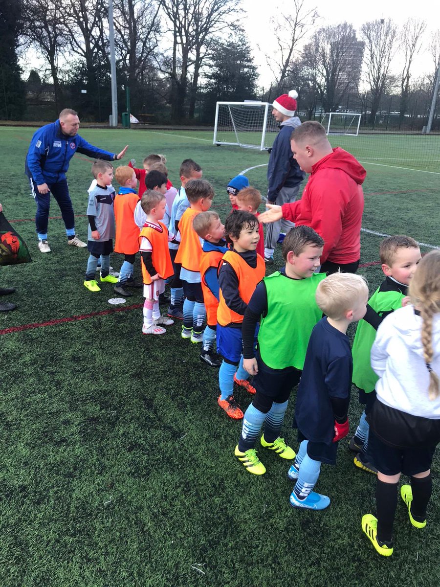 🔵🔵🔵🔵

Our Soccer School had a fun friendly with @EPCDev this morning and as you can see, big smiles all round. ⚽️😁⚽️😄⚽️

Thank you to Lee for organising the pitch. 

#Football #Bracknell #MiniSoccer #FCB