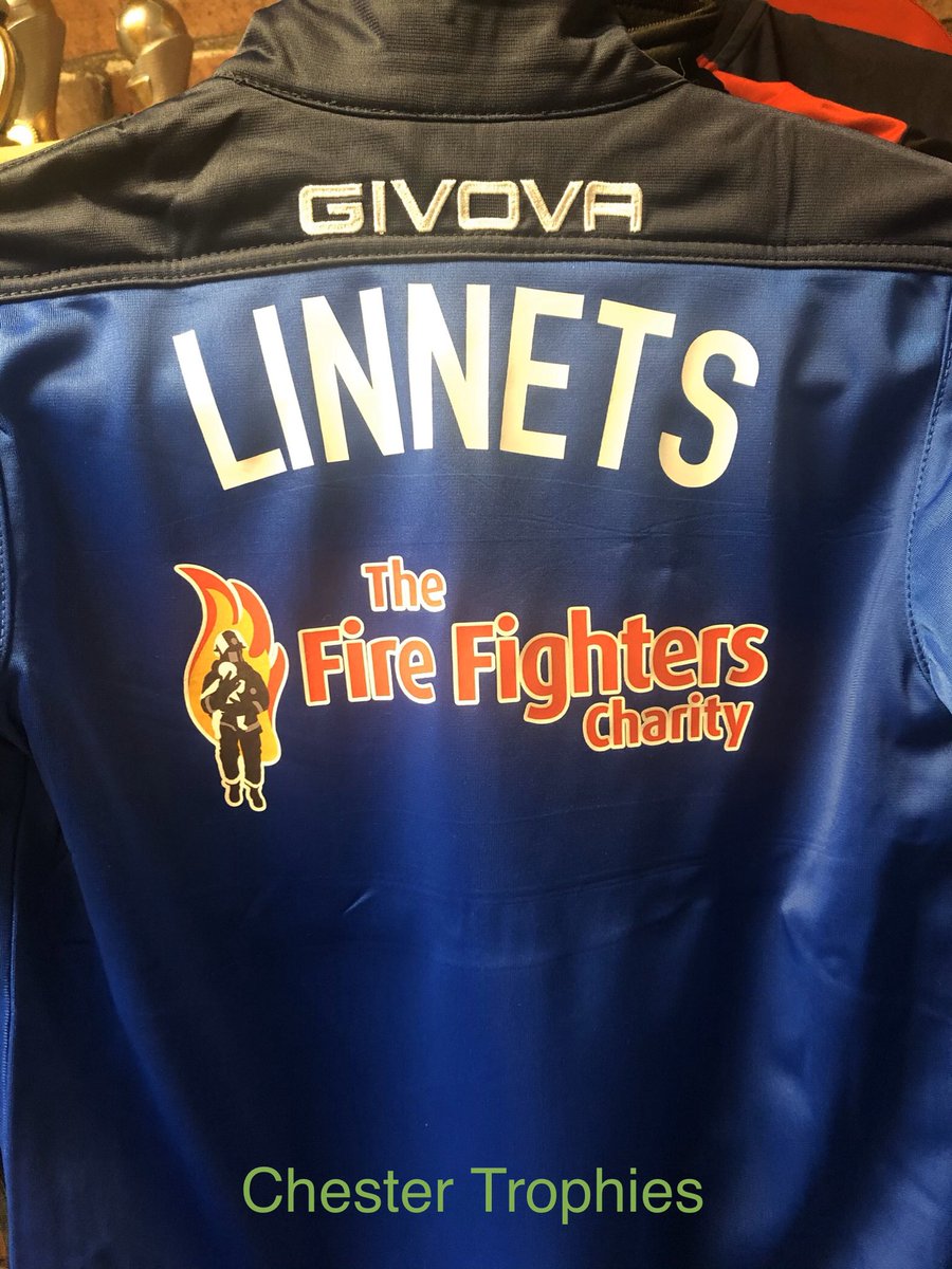 1 happy customer receiving their tracksuits yesterday @LinnetsWhitesU7