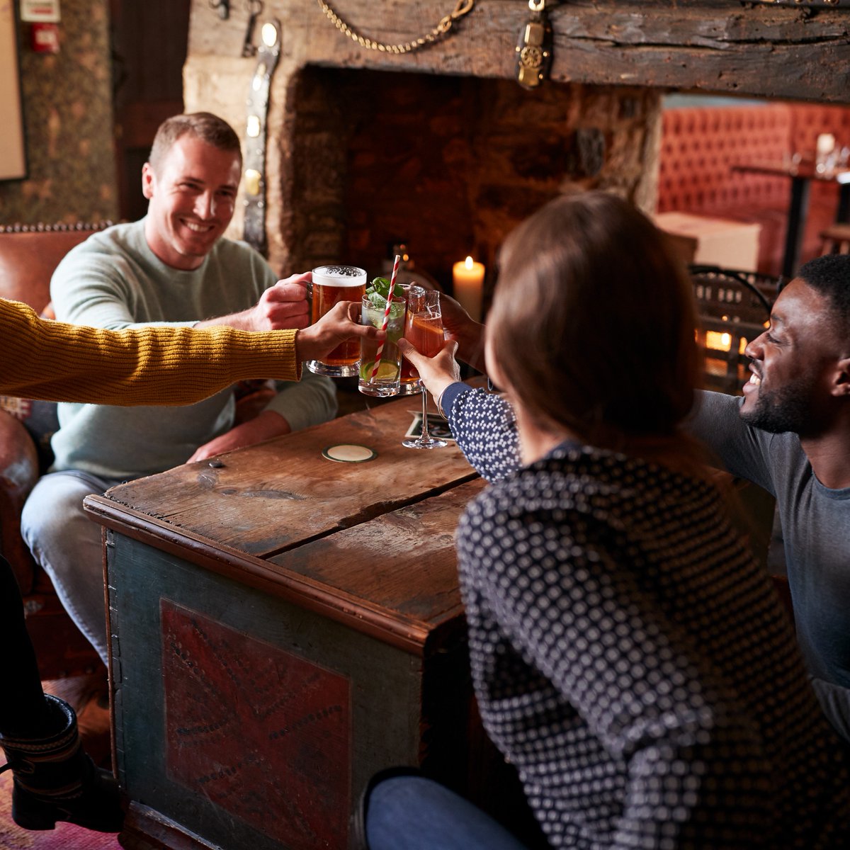 WalhamptonArms's tweet photo. Get the gang together this Christmas weekend for Tapas from 5:00pm - 10 Tapas and 4 glasses of wine for £40! https://t.co/wbieafMgAt