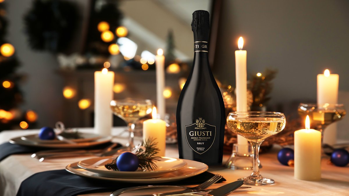 It's the beginning of a long series of extraordinary moments.. those one we'are all togheter to do a big toast!

#Christmasiscoming #asoloprosecco #italianbubble #sparklingwine #cheers #asolomontello #GiustiWine