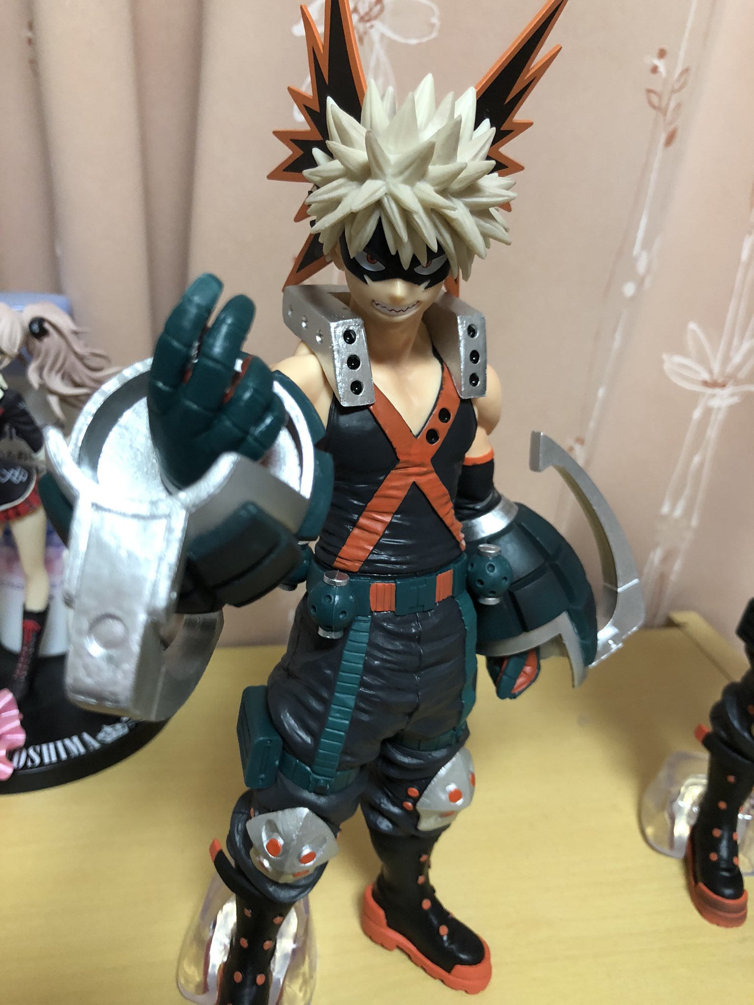 水 乃 Twitter પર かっちゃんのフィギュアやばい クオリティがやばい 右がラストワンバージョン 市販品のスケール兼さんよりでかい 一番くじのフィギュアの中ではかなり上位クラスで出来がいい T Co Oefex55ibk Twitter