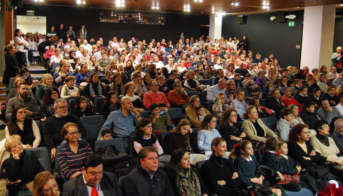 Albedayaac's tweet photo. Espectacular puesta en escena de @Albedayaac en Caja Murcia #NavidadenMurcia #familias gracias a todos los que apoyasteis el evento 💫💫 https://t.co/npHOVXD4IE