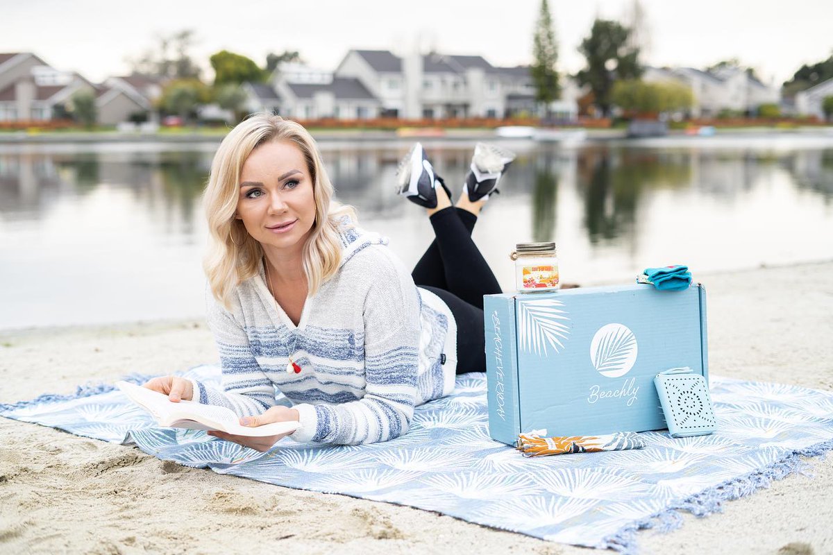 BeachlyBox's tweet photo. 📷 by @splendid_luu: #ad | To my beauties in warmer places where you can go to the beach even in Winter 🏖 ⁣You can subscribe to receiving all beach essentials in one box from #beachly ⁣ https://t.co/eqTByG3WVc