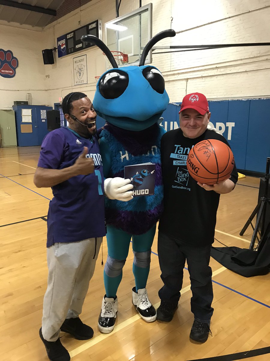 GotSandbox's tweet image. We are loving these photos of @TankSchottles visit to Charlotte! Check out these pics of Tank and @flytyonair! Great day at Millingport Elementary. Tank also got special treats from the @hornets  🏀 
@HugoTheHornet @JustJacinda @flytyonair @Mara_Sandbo
#Basketball #Hornets