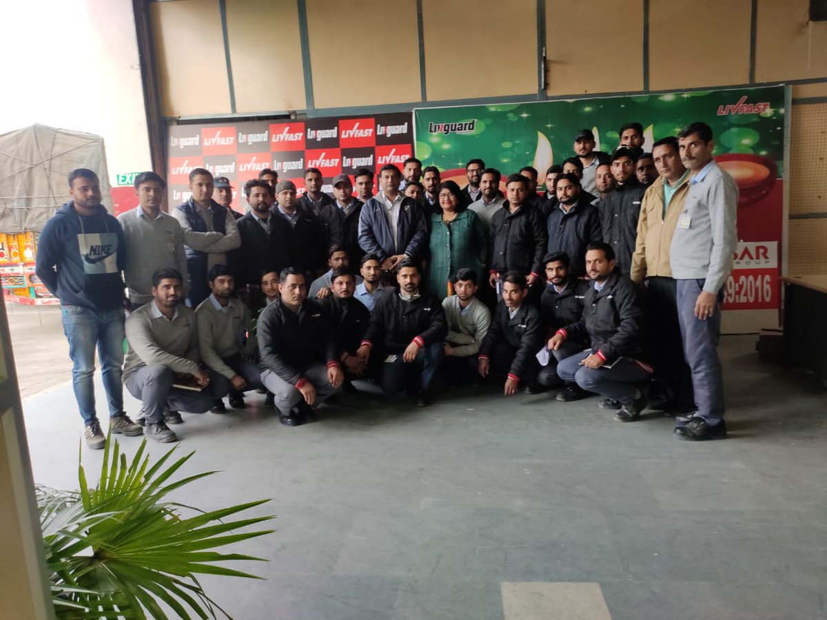 PeoplesTrustJai's tweet image. #FirstAid training course for #FactoryWorkers #Una #HimachalPradesh.... #Practicals of #CPR #RecoveryPositions #HandlingofVictim #RescueSafely #DRABC #HeartAttack #Bandages #Amputation #AbdomialInjuries