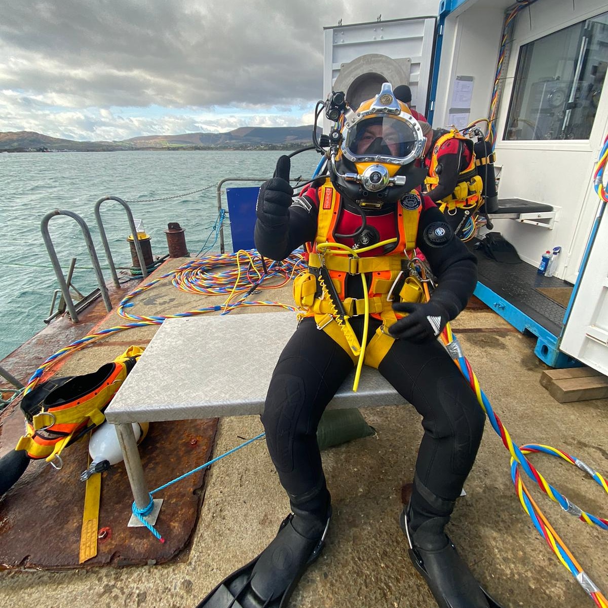 Thumbs up for real life yellow submarines 🐟