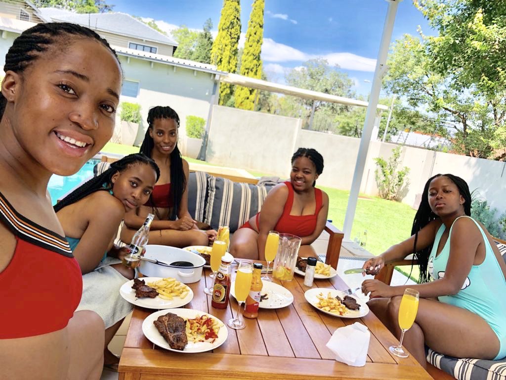smiley_celly's tweet photo. How soon is too soon to start ka bo “take me back” because the girls trip was EVERYTHING 💯😍🔥🎡🏝🍸👙💄 https://t.co/mxgf4BCBUT
