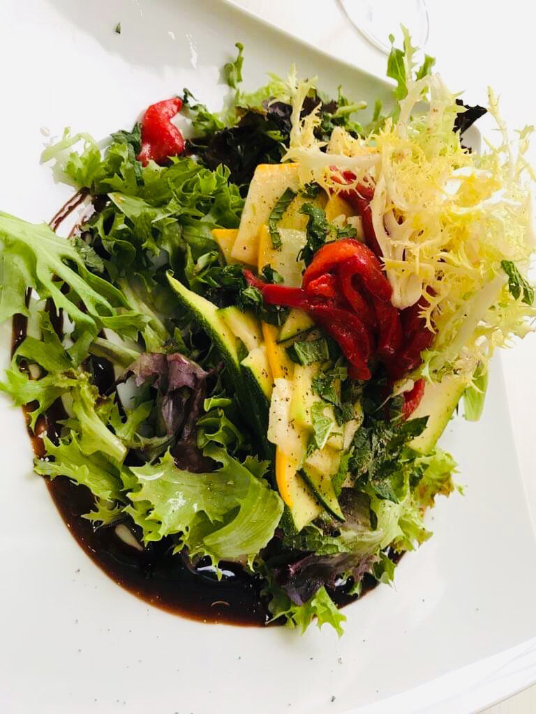 A beautiful yummy vegan salad 🥗 
More yumminess at instagram.com/ayummyvegan  
📸 AW
#Vegan #veganfood #yummy #yum #whatveganseat #plantbased  #foodblog #healthy #wellness #Wellbeing #lunchtime #lunch #SaturdayThoughts #salad #vegansalad #foodart