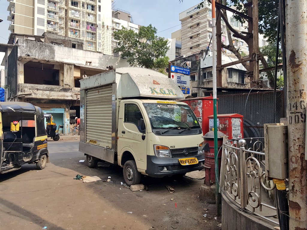 mid_waytimes's tweet photo. @mybmcWardPS @mybmc @mybmcRoads @Municipalcommi5 @bmcmumbai @praveenpardeshi @ivmahadeshwar #Devidas kshirasagar Address÷ Jawahar nagar, road no.2, near Shri Dagabaj patel chowk, Goregaon west. Why this tempo stands always in front of this chowk. He has open a juices center. Than https://t.co/Hp8U4HgF2C