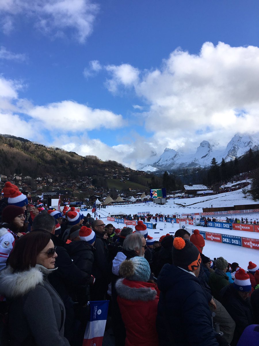 FrancoiseMabbou's tweet photo. En direct du @mongrandbo pour ce 3ème jour de la coupe du monde Quelques minutes avant la 1ère course hommes avec la @CE_RhoneAlpes #biathlon https://t.co/dlOvtzOgrB
