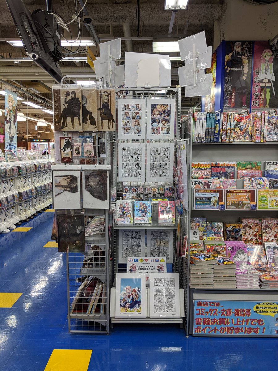 Sim というわけで アニメイト聖蹟桜ヶ丘店で まちカドまぞく第一話およびキャラットの表紙になったシャミ桃イラスト複製原画展示よき 前に買えなかった絵柄の缶バッジも買えたし Sim というわけで アニメイト聖蹟桜ヶ丘店で まちカドまぞく第一話およびキャラットの表紙になったシャミ桃イラスト複製原画展示よき 前に買えなかった絵柄の缶バッジも買えたし
