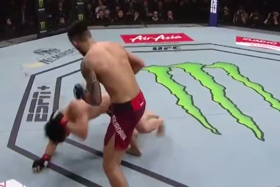 UFC Busan video: Charles Jourdain finishes Doo Ho Choi in featherweight brawl (<a href="/guicruzzz/">Guilherme Cruz</a>) mmafighting.com/2019/12/21/210…