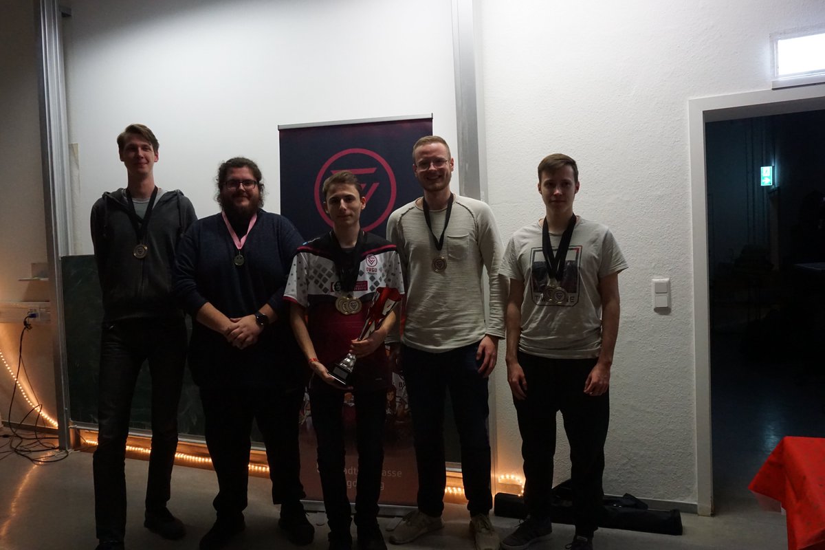 ovguesports's tweet image. Hier ein paar der versprochenen Bilder unserer #Weihnachtsfeier .

Vielen Dank noch einmal an @uniligaGG , @msi_de und an die #StadtsparkasseMagdeburg .