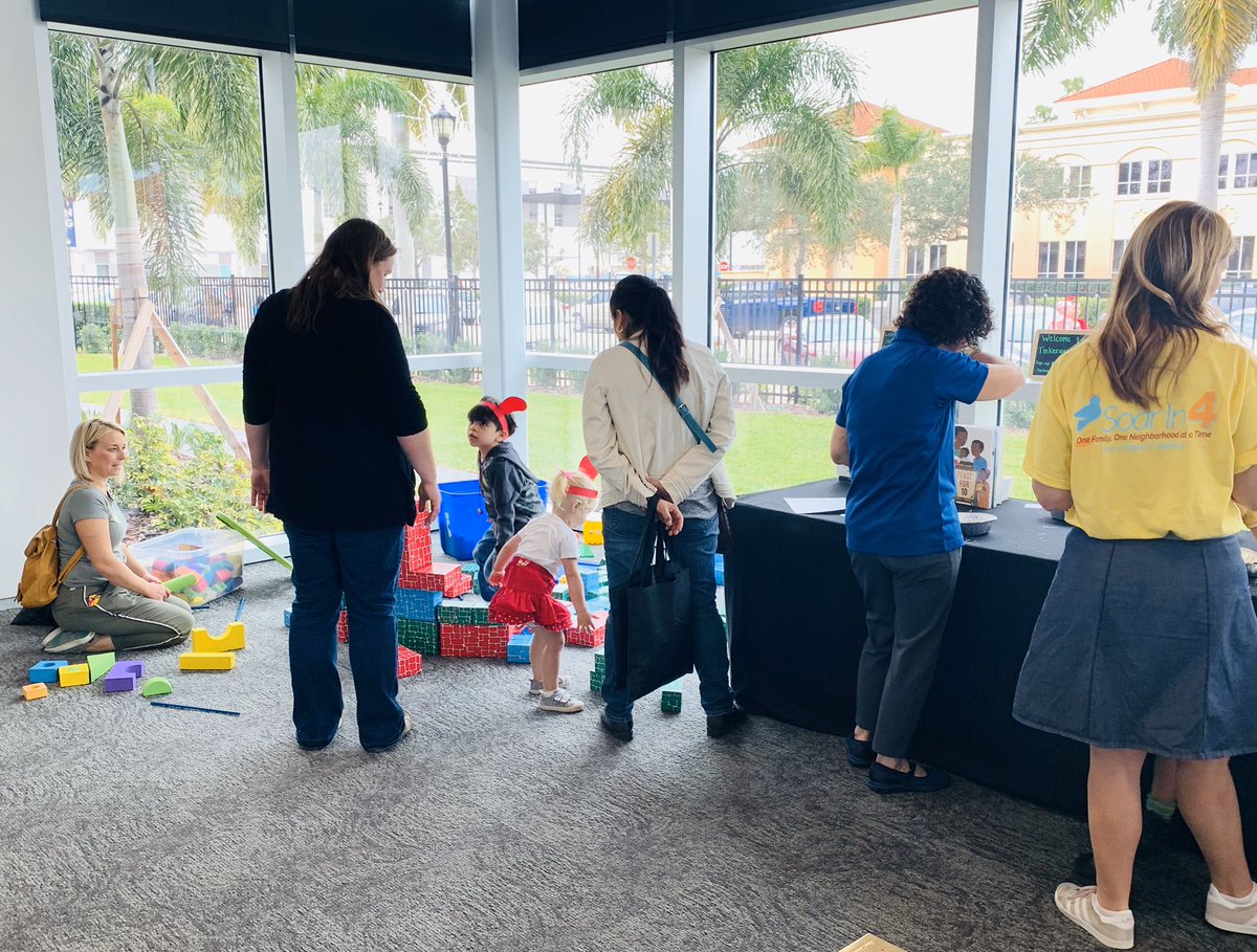 CarolinaLFranco's tweet photo. Pictures with #Santa, free books, awesome activities and lots of entertainment at the #SoarIn4 event.
@joinvroom @MITM_BFF @SuncoastCGLR @LeerPara3ro @ThePattersonFdn https://t.co/j9fvAsbU8P