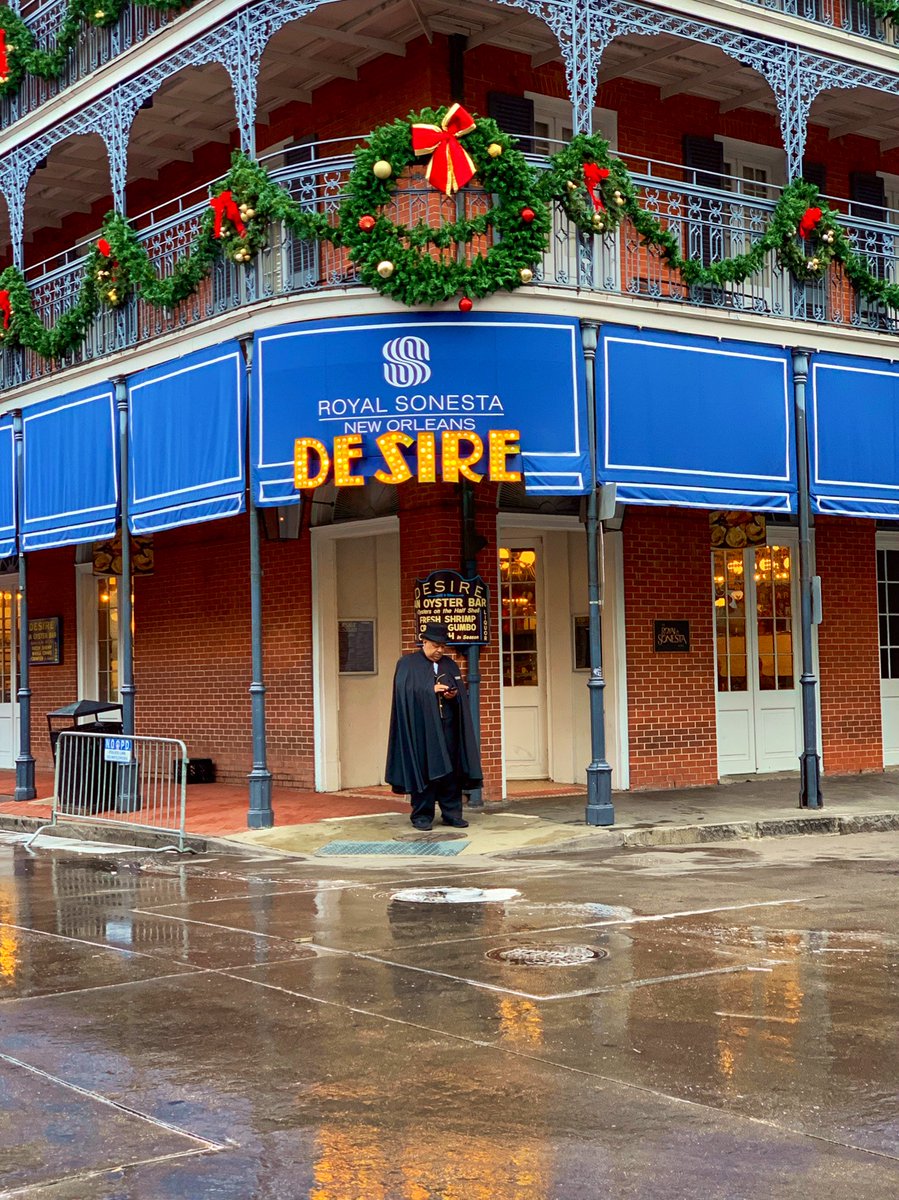 DavidMora's tweet photo. Oh the weather outside is frightful...🎅🏻❤️✨💚🎄
#FollowYourJoy #NewOrleans #RoyalSnownesta https://t.co/f9nibqOVuK