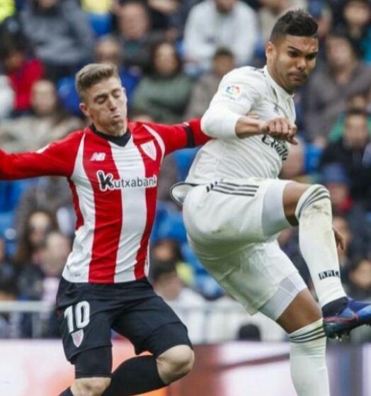 rubenchu27's tweet photo. @eltito_delfifa Casemiro e iker muniain 😂😂😂😂 https://t.co/xhyIAv9Uh6