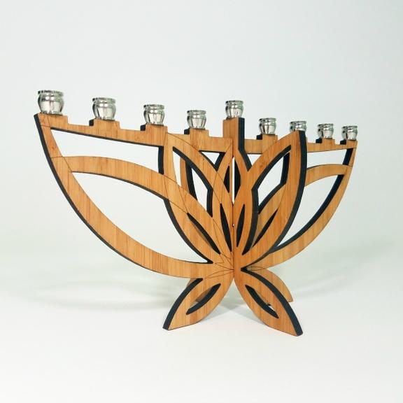 GioGio Design is bringing a little gratitude to the Festival of Lights with this Mini Lotus Flower Menorah! We think this little treasure - designed by an architect - is a perfect blend of trend and tradition!

#peace #love #light #newyorkmakers #holidays

newyorkmakers.com/collections/be…