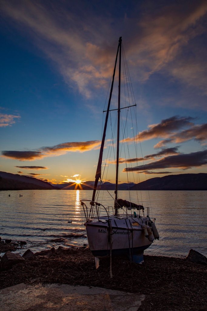 Sunset at Loch Ness this afternoon on the Winter Solstice today .@VisitScotland @Johnnyfoxes26 @pricklytartan @theheathmount @EventsInverness @jacobitecruises @eat_mustardseed @OutlanderHQ @BBCScotWeather @STVWeather