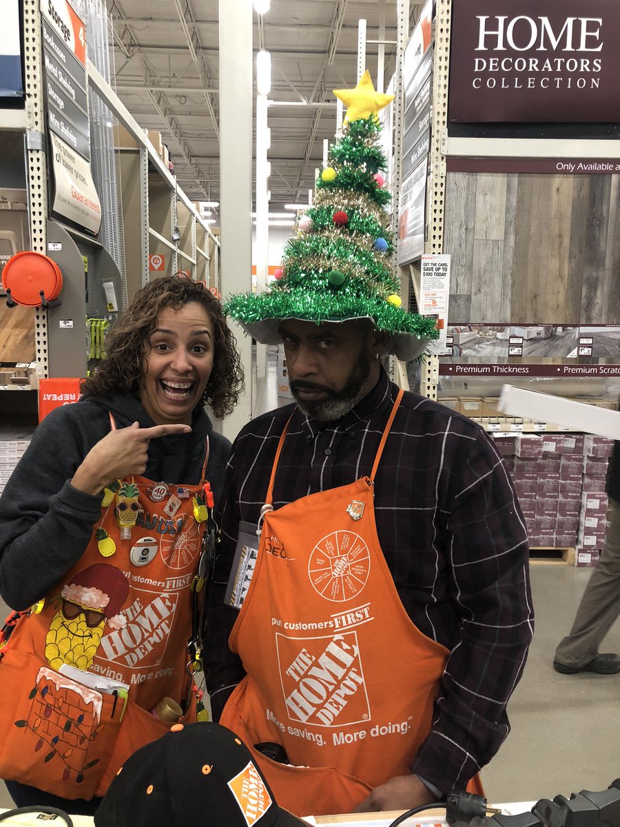 Geo is getting into the Christmas spirit!!! @spohn3857 <a href="/Jeff_Johnson26/">Jeff Johnson</a> <a href="/HD3857/">Anastasia froehle</a> <a href="/kelly_broyles/">Kelly Broyles</a> @GardnerD187