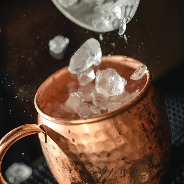 ChulapioRaval's tweet photo. Crushed Ice! Ice ice! Una pieza importante en la elaboración de nuestros cocktails 🥴

#bcn #elraval #igersbcn #barcelona #barcelonainspira #bcngourmet #barcelona2019 #cocktails #crepes #glutenfree #barcelonanights #chulapio #drinks #barcelonacocktail… https://t.co/cRQ4gJqJ0n https://t.co/inpP0CFngu
