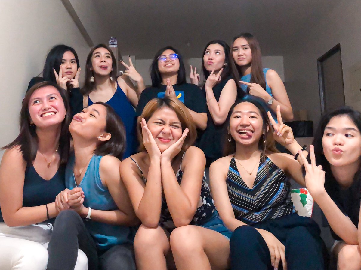 edna_bold's tweet photo. merry christmas from the blue-ming hoes @carolyn_diablo #hsforever ☃️ https://t.co/Z3Oi7bVkgu