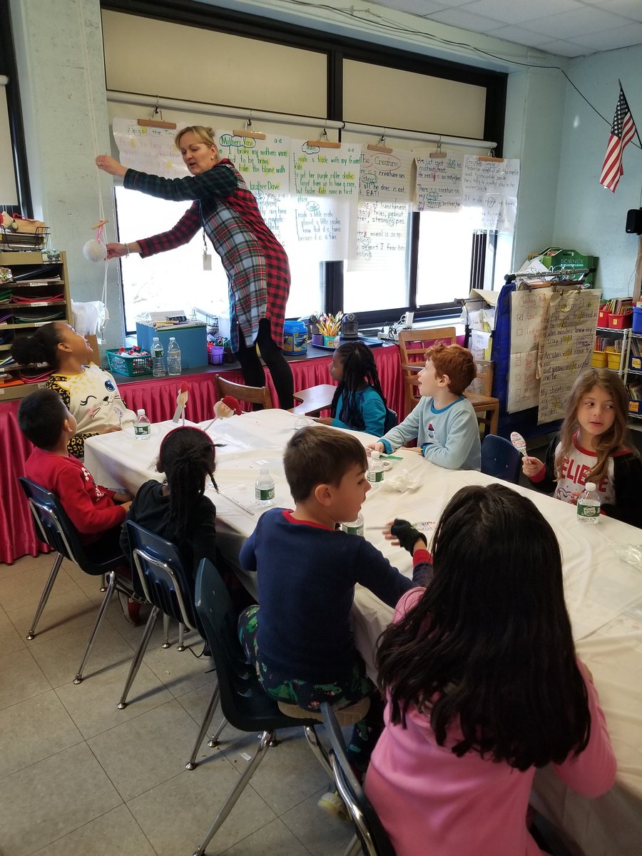 KirstenShivak's tweet photo. @5thAveSchool @BayShoreSchools Mrs. Shivak's class celebrated New Year's with traditions from around the world. Children swallowed noodles whole, banged a gong, read fortunes, ate 12 grapes, watched their homemade version of the ball drop, and banged in 2020! https://t.co/oRJPtfaLLz