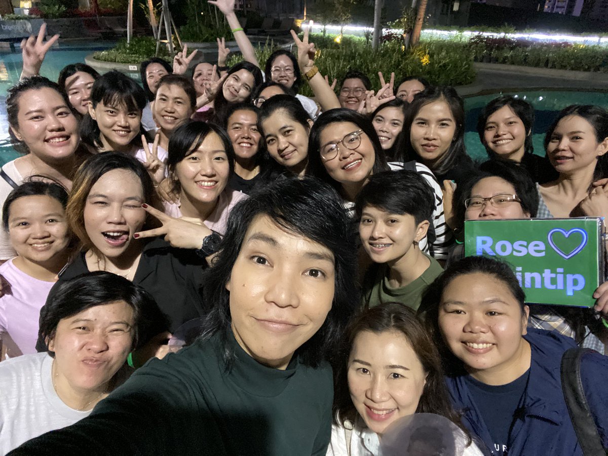 rosesirintip's tweet photo. ขอบคุณที่มากันคืนนี้นะค้า กลับบ้านดีๆ ดีใจที่เจอทุกคนเลย ขอบคุณสำหรับเสบียงที่ตอนนี้กำลังรื้อกินอยู่555 ฝันดีค่า #RoseFam #FamRose #Covernight https://t.co/I1WjaN6VkZ