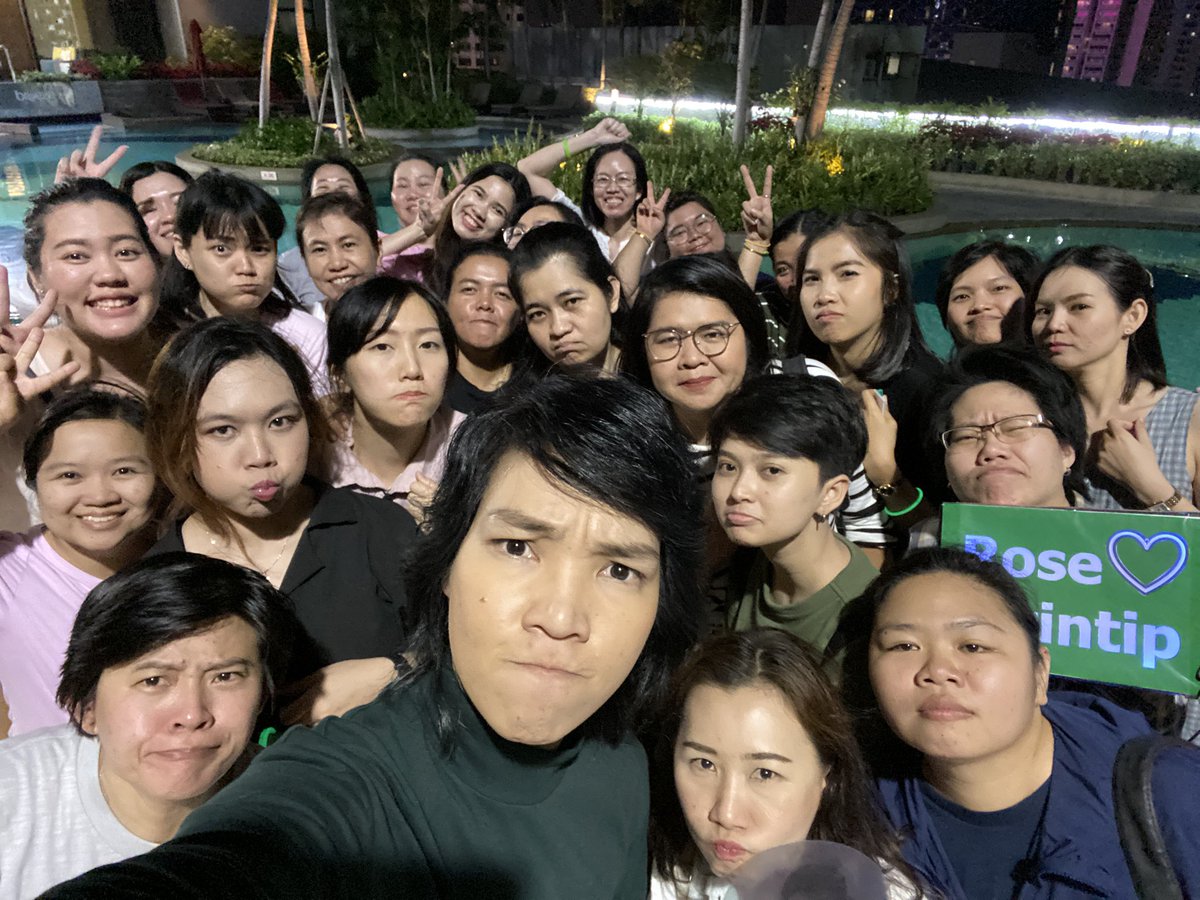 rosesirintip's tweet photo. ขอบคุณที่มากันคืนนี้นะค้า กลับบ้านดีๆ ดีใจที่เจอทุกคนเลย ขอบคุณสำหรับเสบียงที่ตอนนี้กำลังรื้อกินอยู่555 ฝันดีค่า #RoseFam #FamRose #Covernight https://t.co/I1WjaN6VkZ
