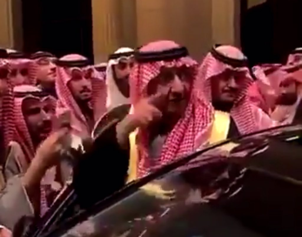 KINGDOM1319's tweet photo. .
#محمد_بن_نايف 

الشعب يحبــــك  يا #محمد

و #انا_احبهم  📌
. https://t.co/hC8J2MnCyk