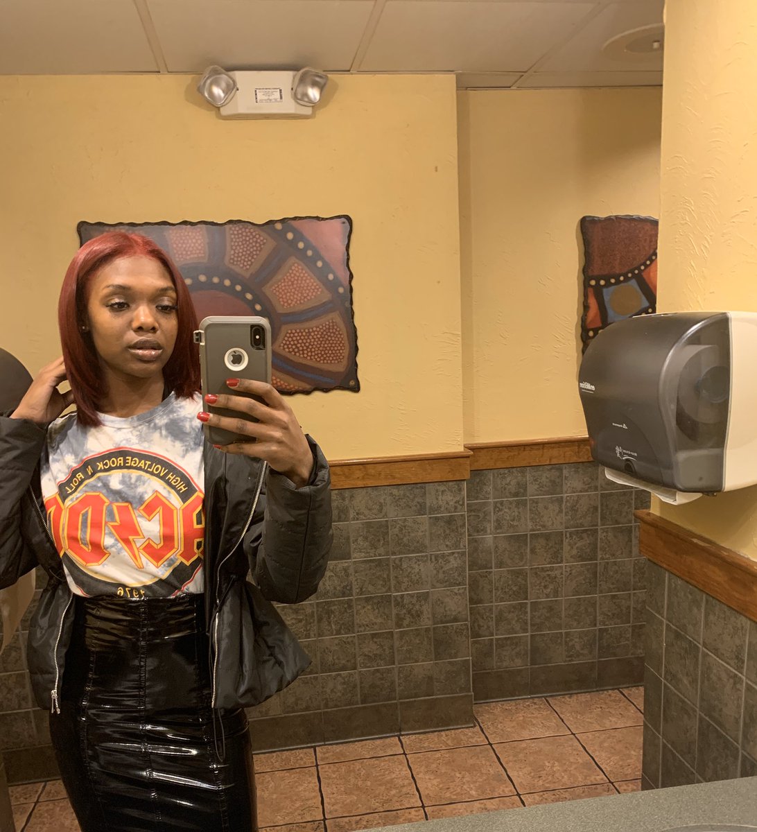 __Miah_'s tweet image. What’s better for you than me🥵😉