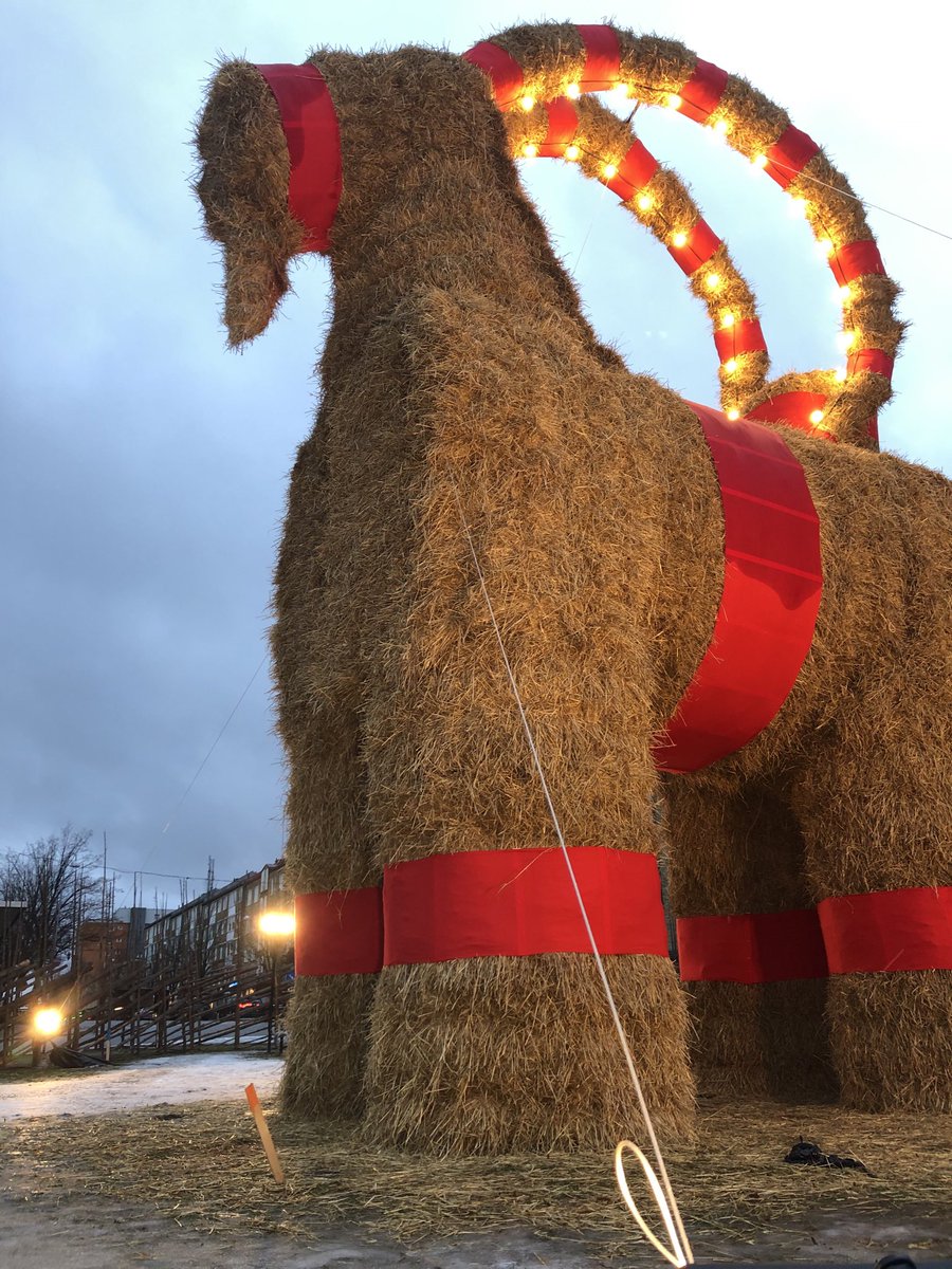 Gavlebocken's tweet photo. Why so serious? #restinggoatface https://t.co/fybchRlnBp