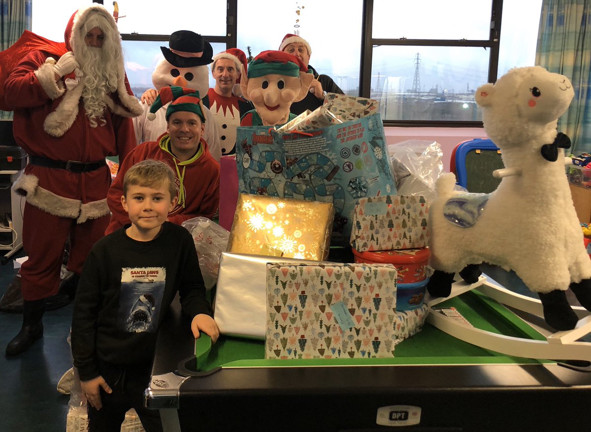 ChepRoundTable's tweet image. Fantastic time at The Royal Gwent Hospital Children’s Ward today delivering presents to all the wonderful children. So much respect for the staff who have to brave this every day. Some heart wrenching sights but lovely to make their day with a gift from Santa. #MerryXmasNHS