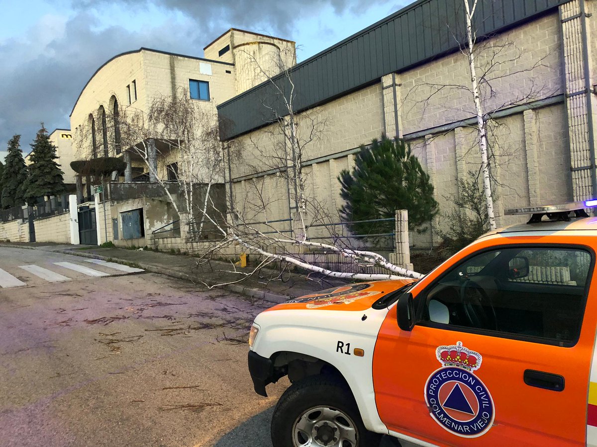 Estamos trabajando por las fuertes rachas de viento que estamos teniendo,  trabajamos por un #Colmenarseguro