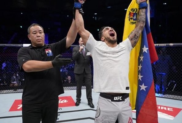 LaTeleTuya's tweet photo. ¡Debut soñado! 🥊👏

En su primer combate de #UFC, Omar Morales derrotó al coreano Dong Hyun Ma por decisión unánime.

🔁 y ❤️ si estás orgulloso del talento venezolano. https://t.co/baQTsO5Nu7