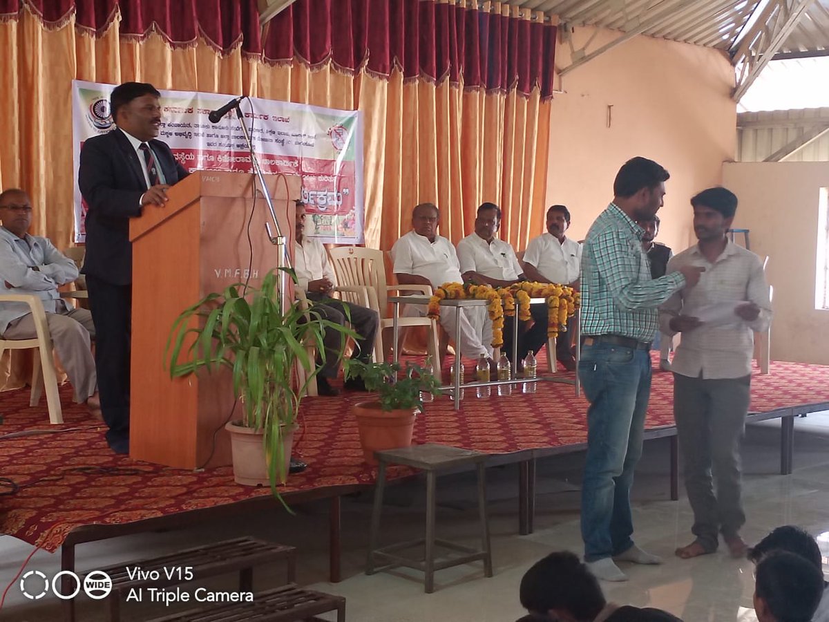 LBagalkote's tweet photo. Child and adolescent labour act,1986  Legal Aid programme in Huangad tq Bagalkot District @LabourDeptGOK @LabourGovt @Karmika_Sahaya @DlcRegion @LabourBelgaum https://t.co/1WOcEEMZWz