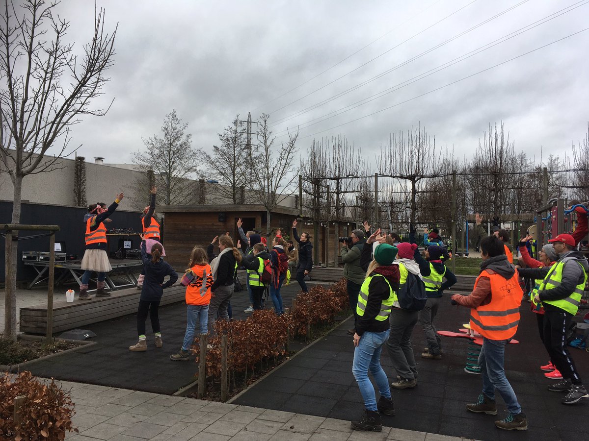 En we zijn halverwege! Met 249 naar Waregem nu! <a href="/stubru/">StuBru</a> <a href="/DeWarmsteWeek/">De Warmste Week</a> we komen eraan! 🔥 <a href="/DuwMee/">DuwMee</a>