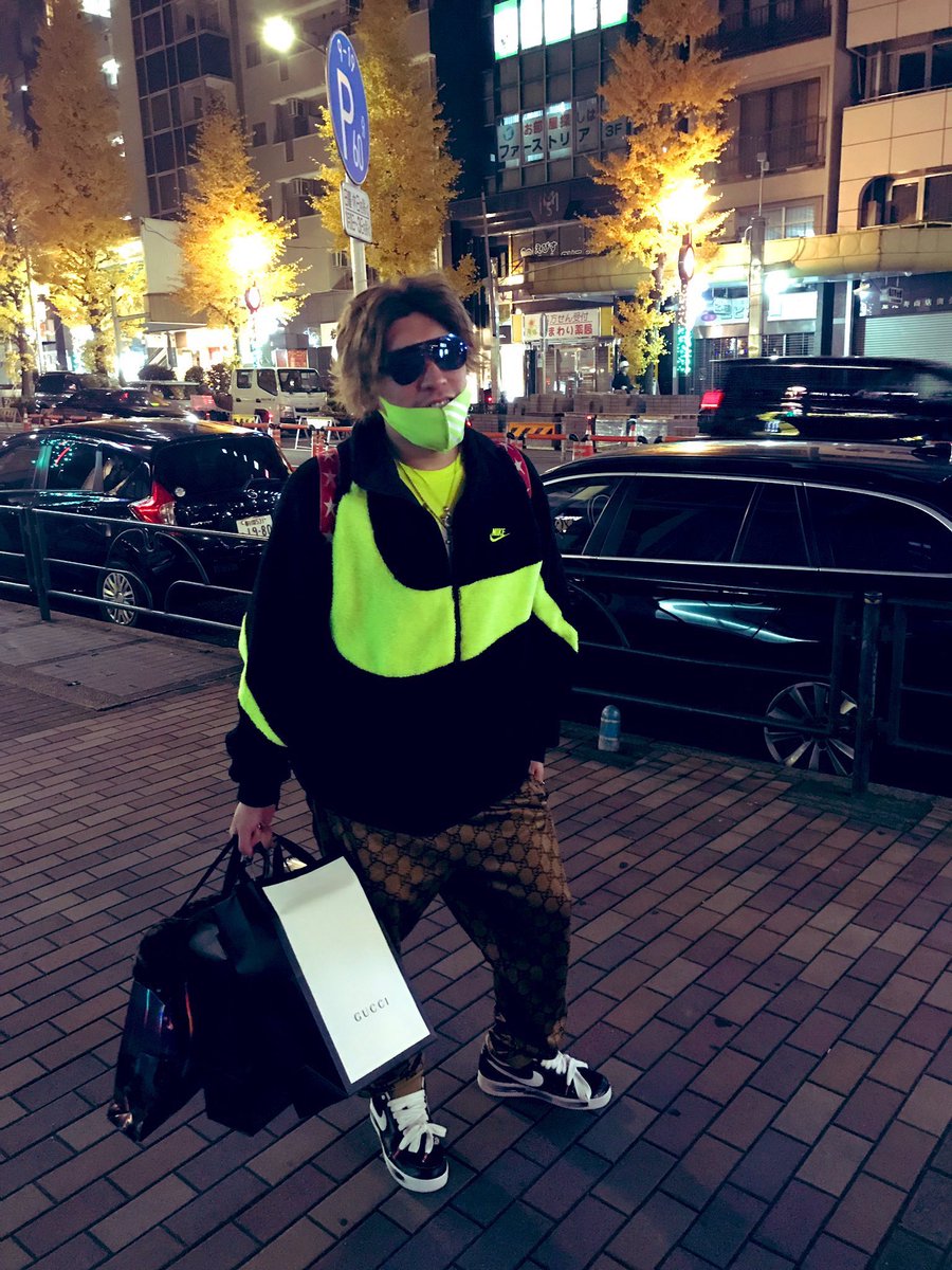 __8180__'s tweet photo. りんたろーさんの靴がジヨン 👞💕 https://t.co/l00rWBTeJU