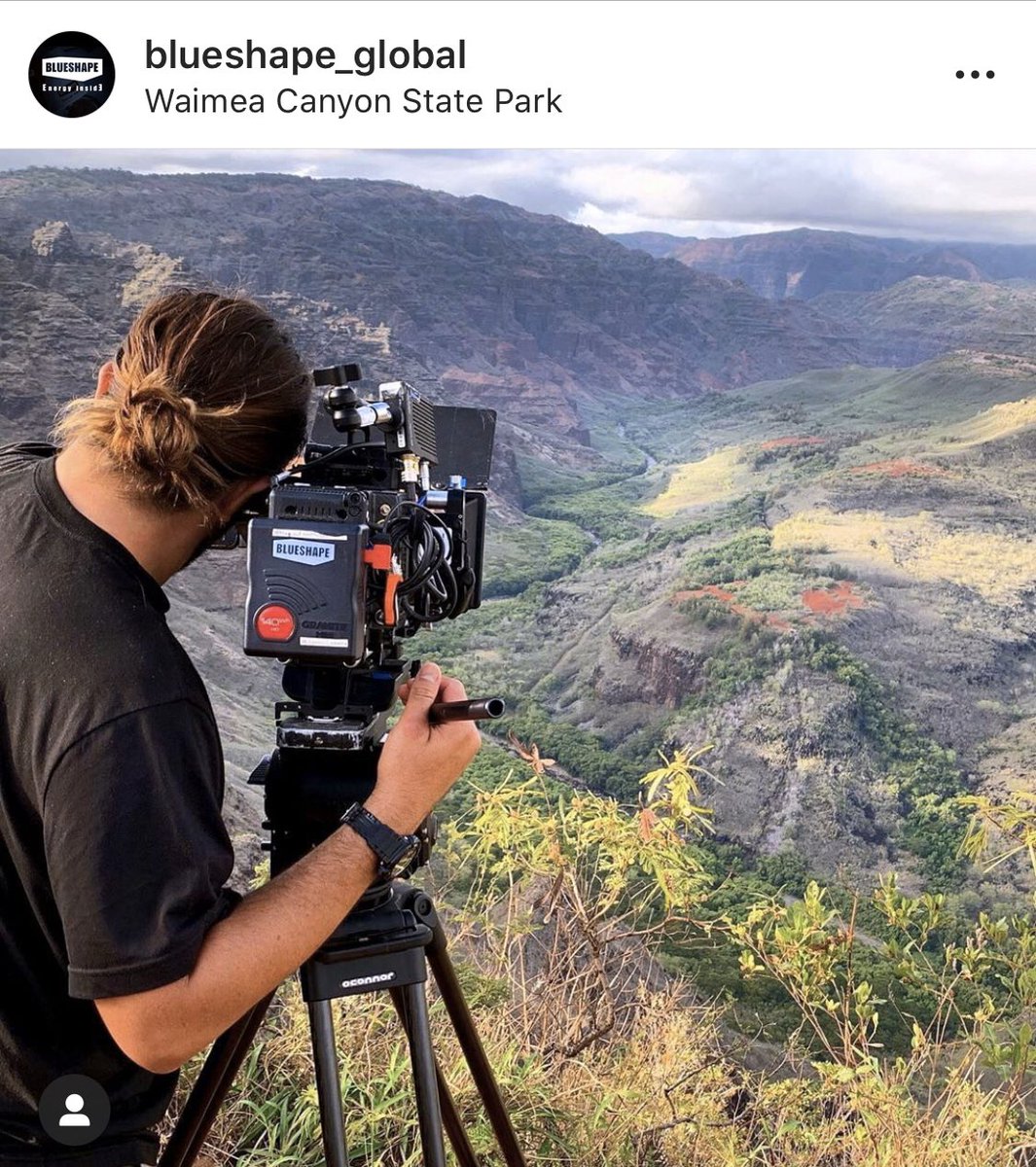 BLUESHAPEglobal's tweet photo. Always pursuit the best light 🔆
🔋
🔋
🔋
🔋
🔋
📸 @hawaiifilmproductions thanks!
#arri #arrimini #cameradepart #waimeacanyonstatepark #cameraop #cameraoperator #cameradepartment #cinebattery #cinemalight #filmmaking #videoproduction #lightingandgrip #videomaker https://t.co/X3IzecesvA