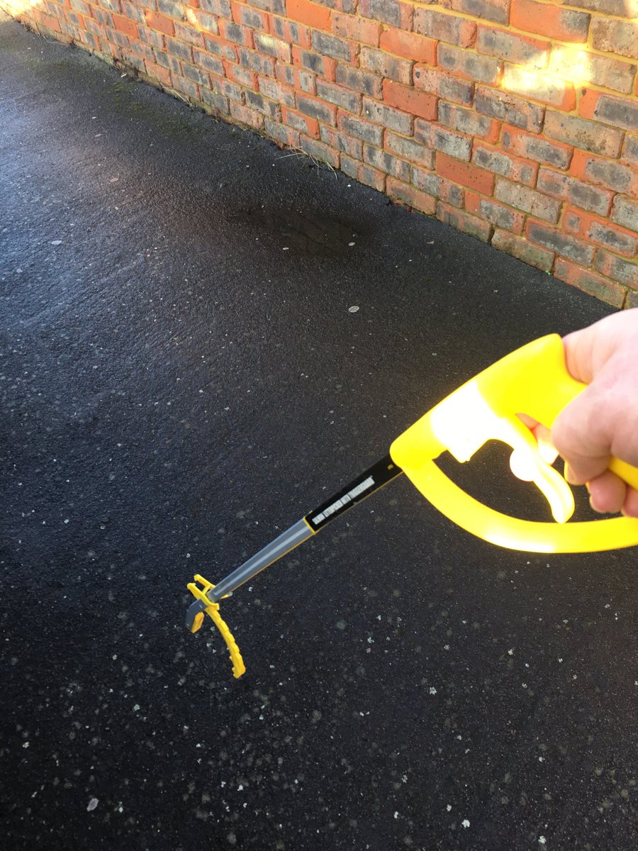 shanemochriecox's tweet photo. Out this morning in the ward doing a Community Litter Pick in #Coldharbour please join my ⁦@graveshamlabour⁩ ⁦@graveshambc⁩ ward colleague @ChristinaRolles⁩ and I every few months for this community event helping to look after the area we all live in. https://t.co/5iSAOkhn2t