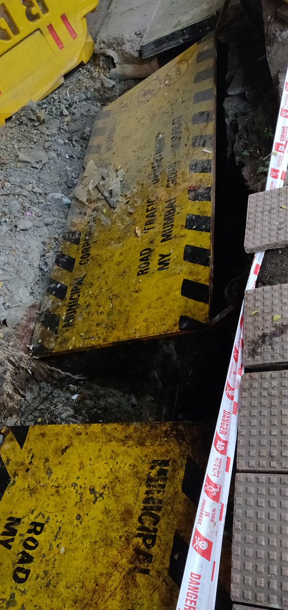 hdecnjf's tweet photo. Hug hole in the chamber near Charkop police station and that too from last 3 months @mybmcWardRC @PMOIndia @timesofindia @mybmc https://t.co/bertyLch0c