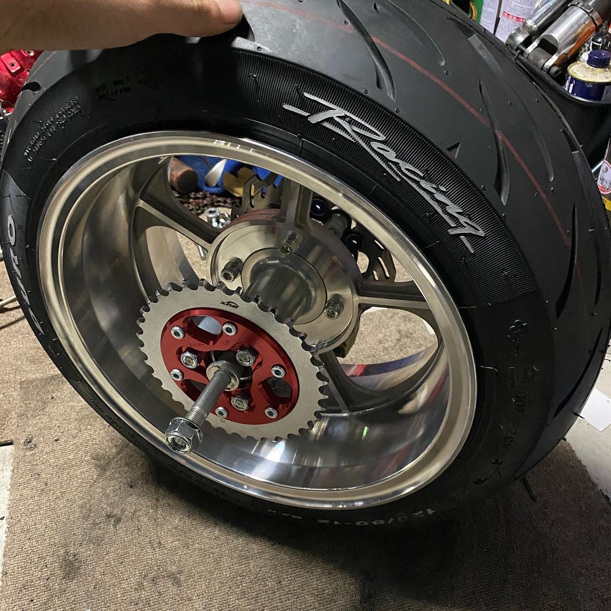 Masa 0020 On Twitter エイプ足廻りカスタム とりあえずメインフレームのワイド加工とタイヤの組付け ツインサス受け追加まで完了 後は加工依頼中の部品待ち Ape エイプカスタム 4mini ファルコン6j Gクラフト スーパーワイドハブ エイプツインサス 足