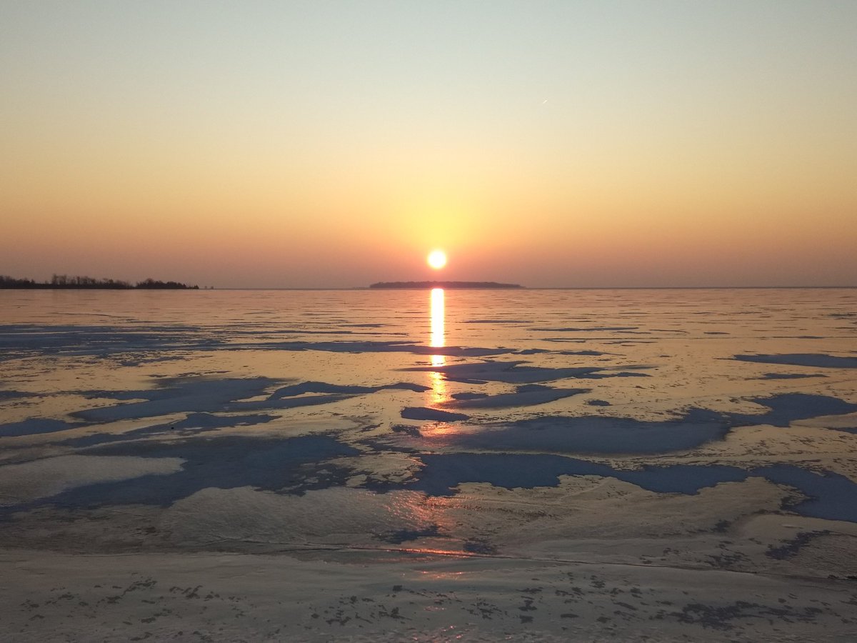 GazBFrance's tweet photo. Beautiful view as I open the curtains this #SaturdayMorning
Sun up ๐ over frozen Great Lake Huron Michigan ๐บ๐ฒ
Happy #WinterSolstice
@NBCSportsSoccer @ManUtd #MUFC #SaturdayThoughts #SaturdayMotivation #ggmu @PureMichigan #vpfc https://t.co/tI5tPfvuL6