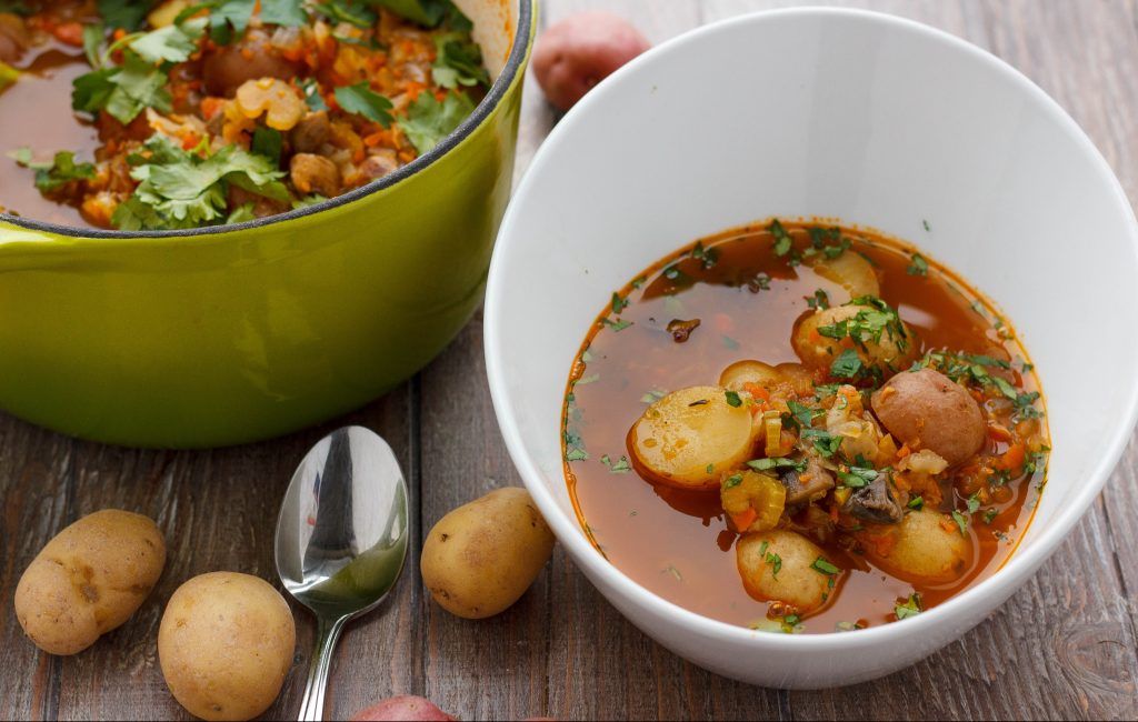 LittlePotatoFR's tweet photo. Une #soupe de légumes et #petitespatates pour vous réchauffer durant les soirées fraîches 🤗 https://t.co/tkQY5p4rCl https://t.co/lbcGfzxV5g