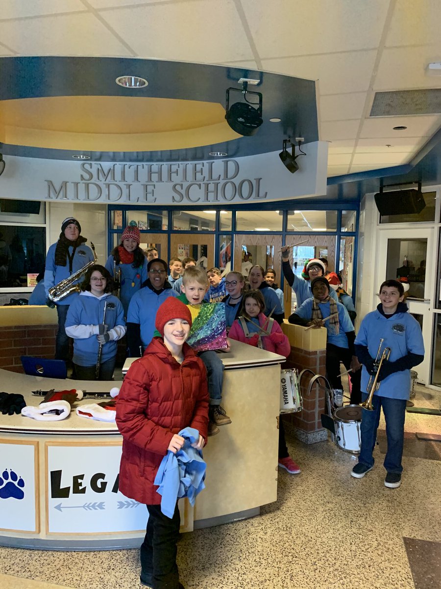 Parade flow ⁦<a href="/SMSIWCS/">Smithfield Middle School</a>⁩ #christmascheer