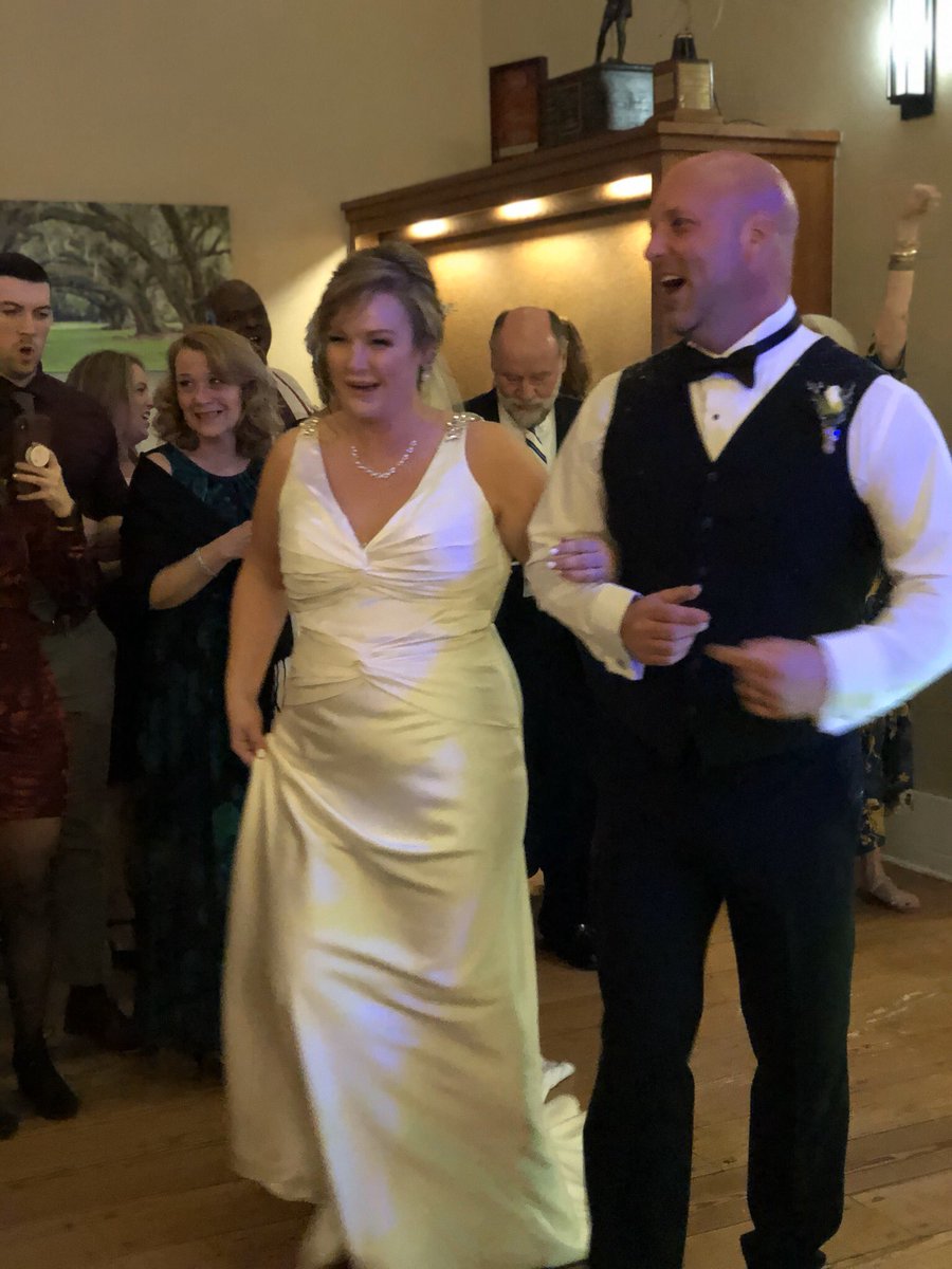 DunnMmjs1's tweet photo. The best gift at Christmas: LOVE!Congrats Liz, Jimmy and family 👰 🎩 💒 #cgeeagles #teamresource #framily #holidaylove #dunn2019 https://t.co/TRYtcEHI5I