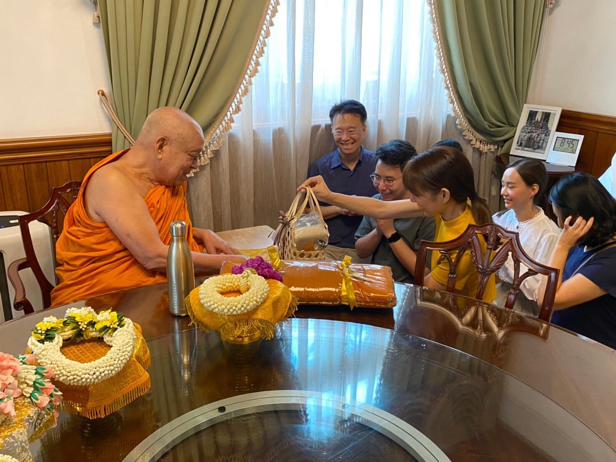MayPranada's tweet photo. ร่างกาย ต้องทำ
วาจา ต้องรู้จักใช้
ใจ ต้องคิดให้ถูกทาง
ปัญญา รู้ผิดชอบ  
สติ เป็นหางเสือคุมปัญญา

คนเราต้องทำได้ทุกอย่างด้วยตัวเราเอง อย่าโทษใคร https://t.co/dD2dBtsyt7