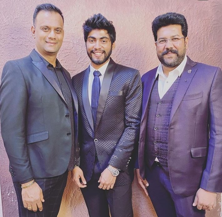 TharshanOffclTM's tweet photo. #Tharshan at #FilmfareawardsSouth2019 https://t.co/gqcqPuX7Xo
