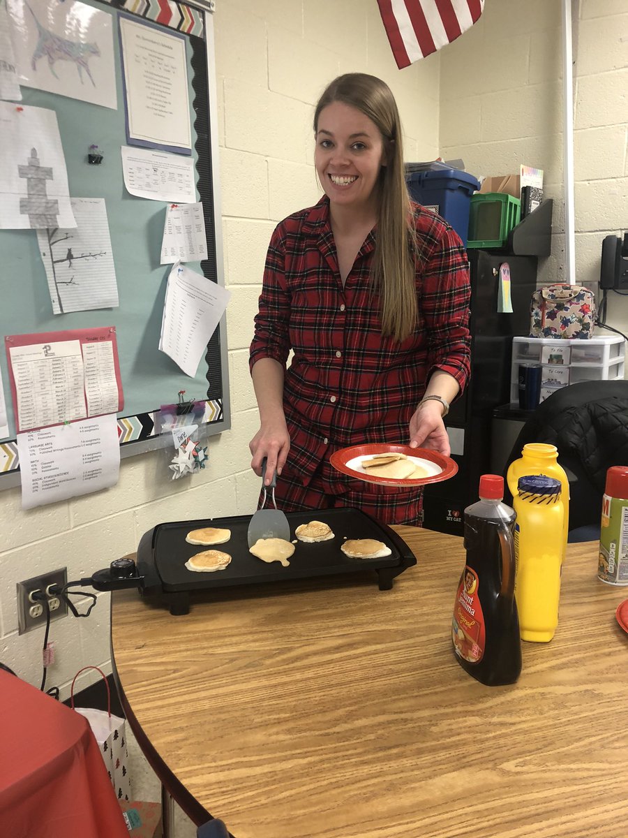 studentledroom's tweet photo. Yesterday was good for my soul! It was so fun watching these kids live out the breakfast, gift exchange, and craft that THEY planned. Great group of kids this year! Can’t wait to see them in 2020! #pitnerpride #teachingisthebest 👩🏼‍🏫🎉❤️ https://t.co/pEANssX6RY